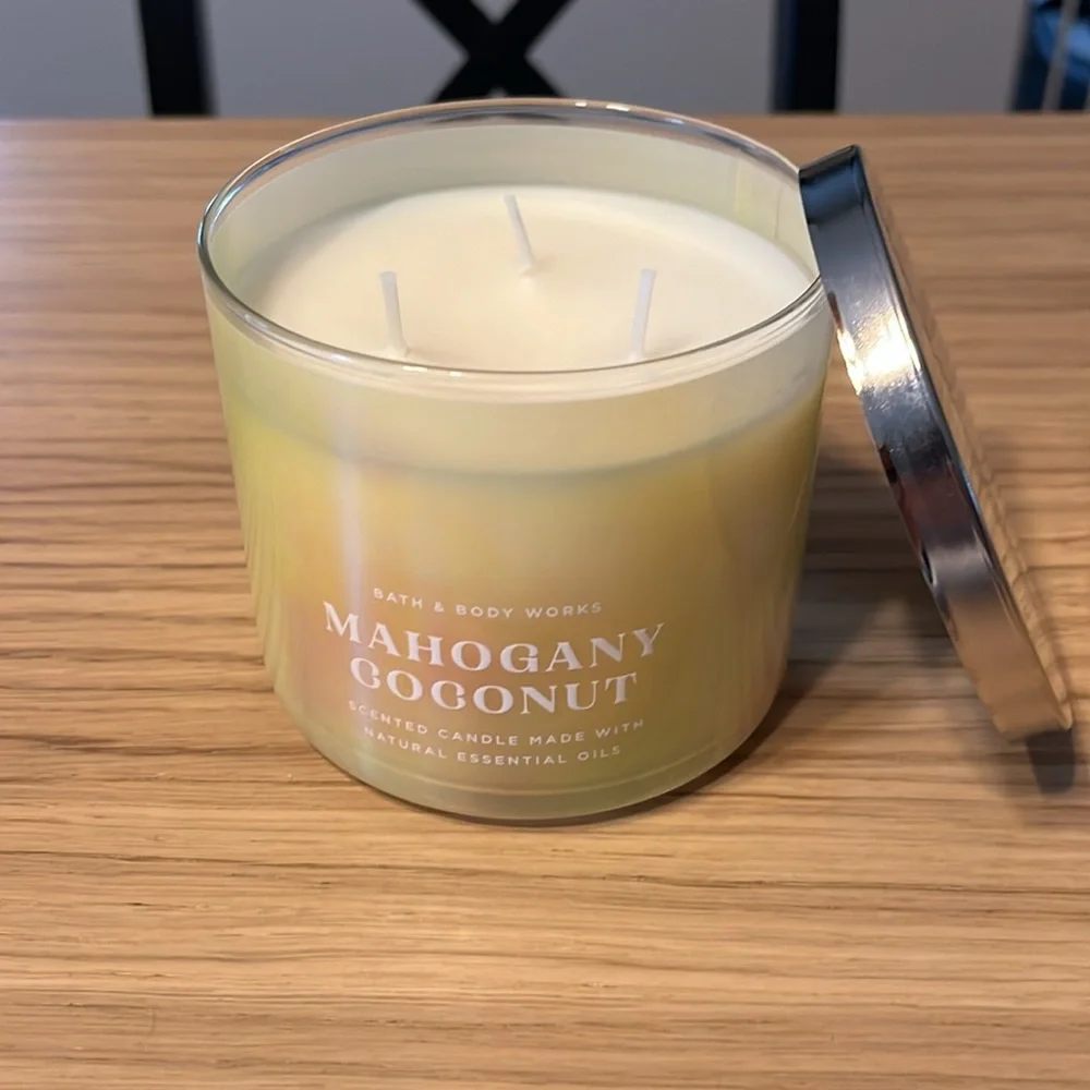 Bath & Body Works 3 Wick Candle. Mahogany Coconut